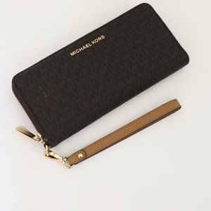 Brand NEW Micheal Kors Wallet